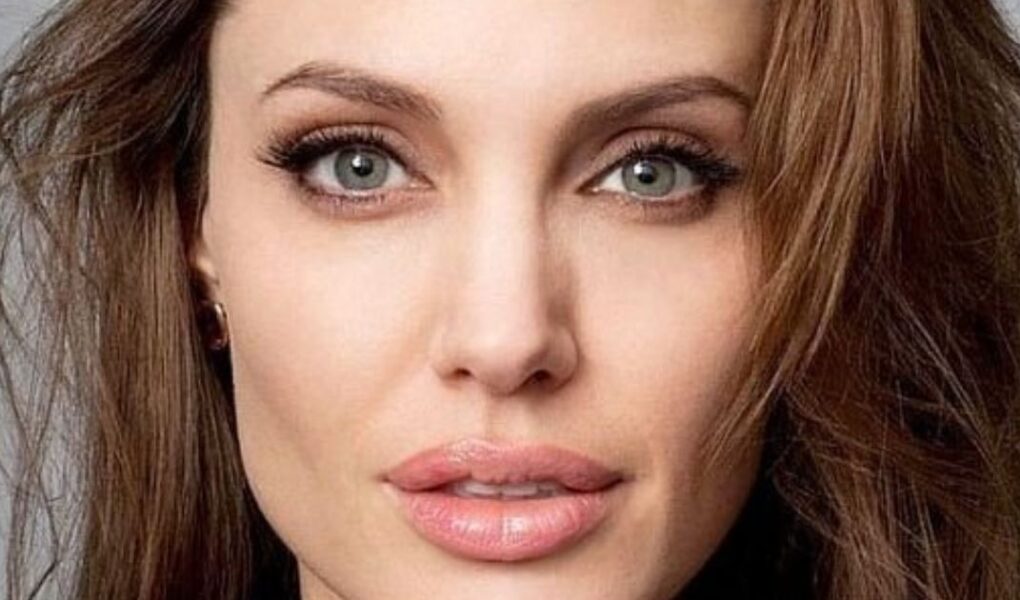 Angelina Jolie: Η 50χρονη σταρ που δεν έχει τίποτα να ζηλέψει από μία 30χρονη-Η δερματολόγος της αποκαλύπτει τα μυστικά περιποίησης για αντιγήρανση και υπέροχο δέρμα