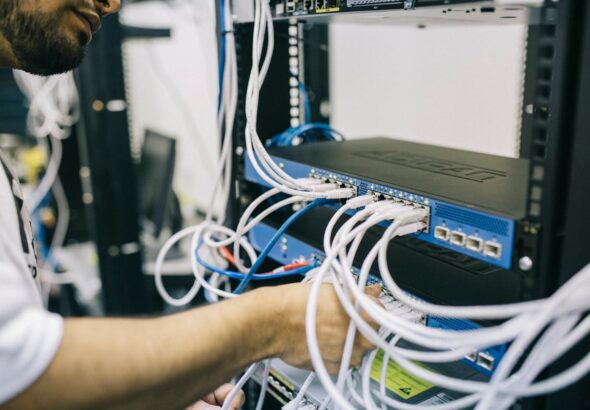Red West: Web Hosting & Online Παρουσία – Ο Πλήρης Οδηγός