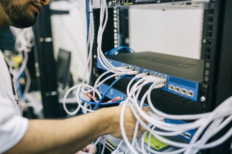 Red West: Web Hosting & Online Παρουσία – Ο Πλήρης Οδηγός